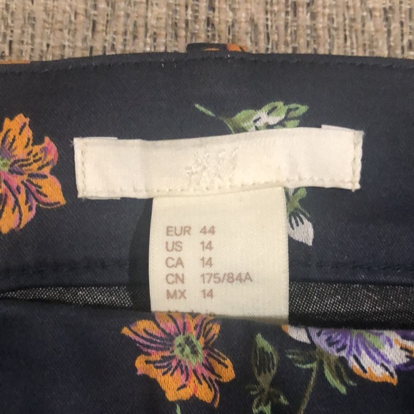 H&M Floral Pants - Picture 4 of 7